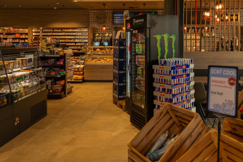 Westfalen-Tankstelle-Koeln-Sepnrather-Weg-ein-EvemtDL7orghOMlDMg