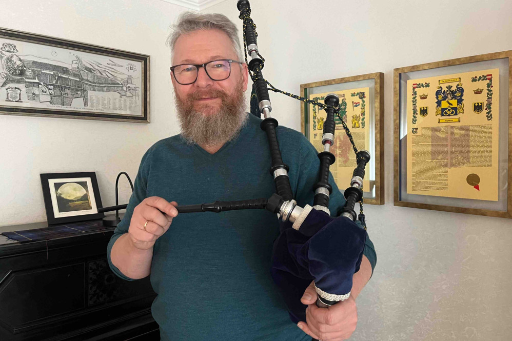 Dirk Feser spielt Solo und in einer Band bei rund 40 Auftritten im Jahr