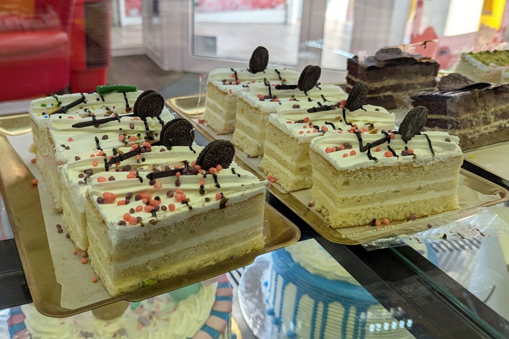 Suesswarenfabrik-Hilden-Kuchen-weiss