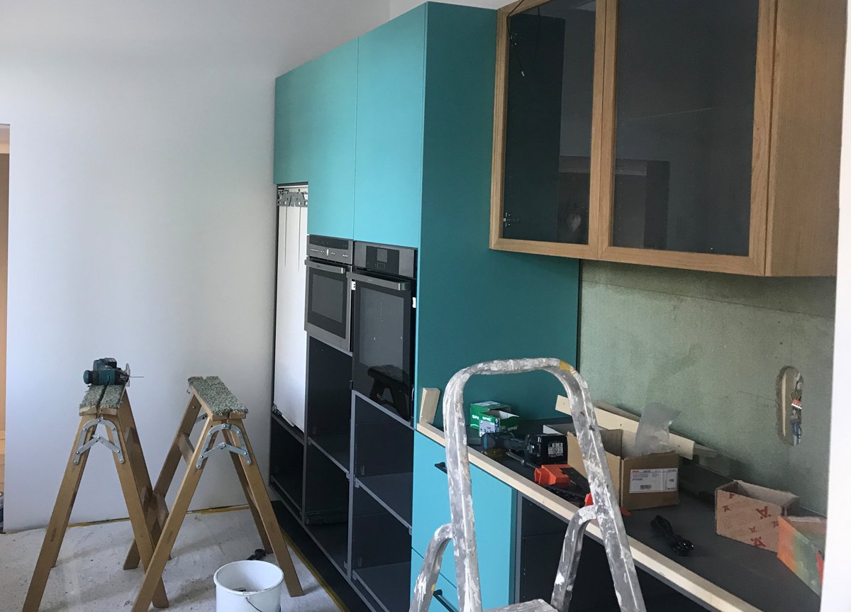 Kuechenbau-Tiltmann-Kaemmer-Hilden-Schrank-Aufbau