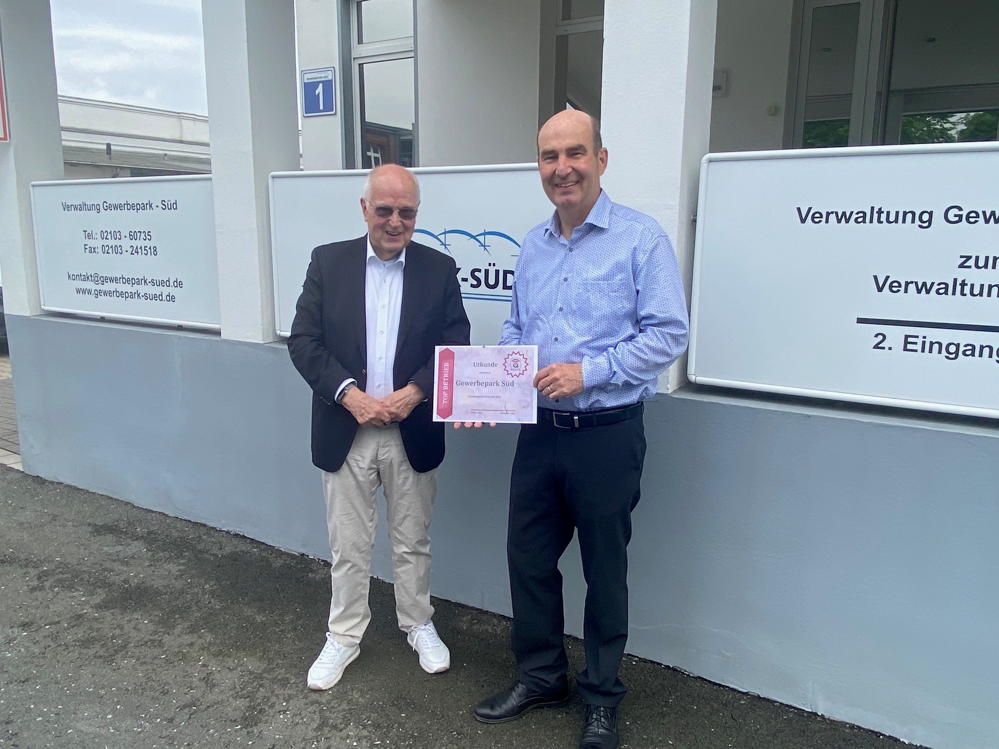 Gewerbepark-S-d-Urkunden-bergabe-2024