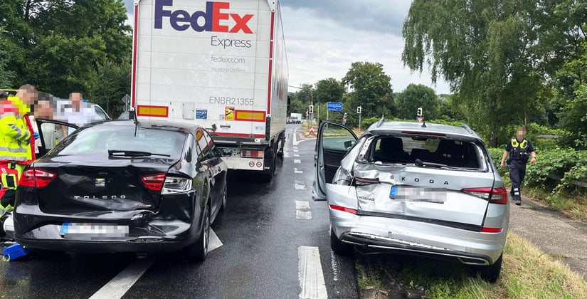 Sekunden der Unachtsamkeit – Crash auf der Hochdahler Straße Sekunden der Unachtsamkeit – Crash auf der Hochdahler Straße