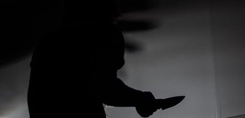 Täter bedrohte 28-Jährige mit Messer und beraubte sie Täter bedrohte 28-Jährige mit Messer und beraubte sie
