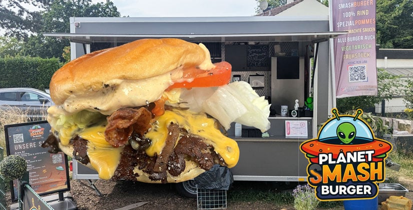 Bei Planet Smashburger in Solingen wird Rindfleisch auf dem Grill zur knusprigen Geschmacksexplosion