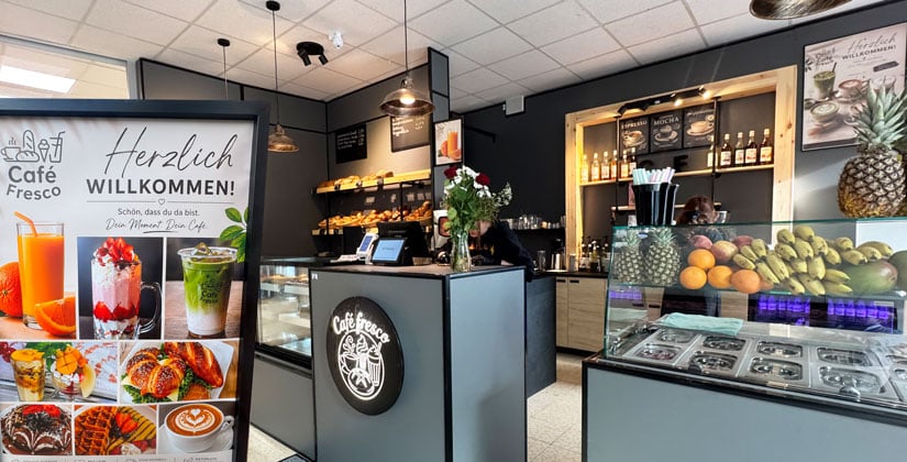Gebäck, Obstsalat, Kaffee, süße Schlemmereien, Fruchtsäfte und mehr