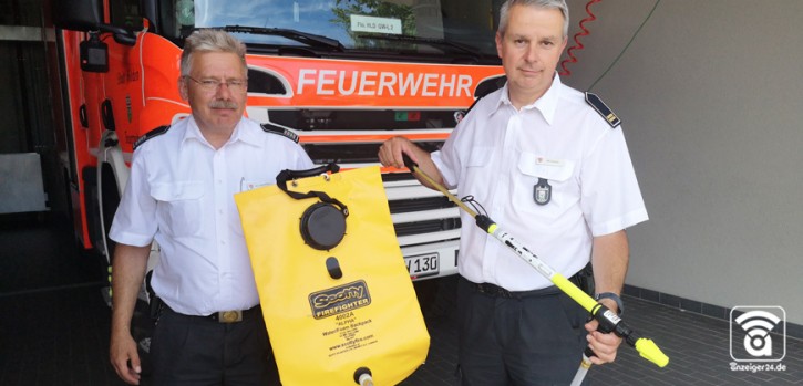Wie kommen die Rettungskräfte im Dickicht an das Feuer heran?  Wie kommen die Rettungskräfte im Dickicht an das Feuer heran?
