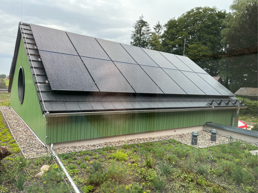 Tieves-Kasztan-Elektro-Photovoltaik-Anlage-Gartenhaus