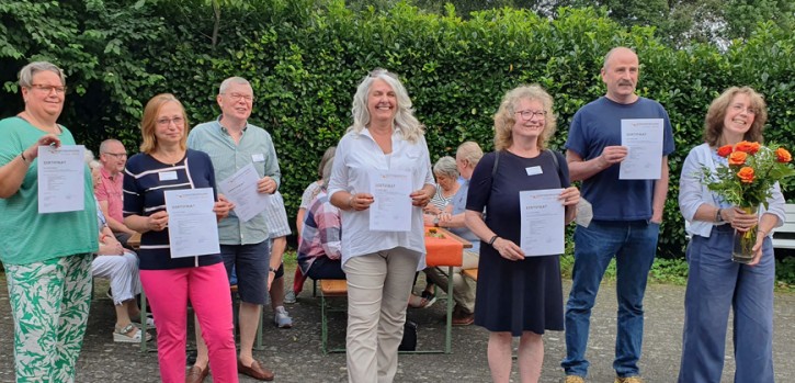 Zertifikate beim Sommerfest übergeben Zertifikate beim Sommerfest übergeben