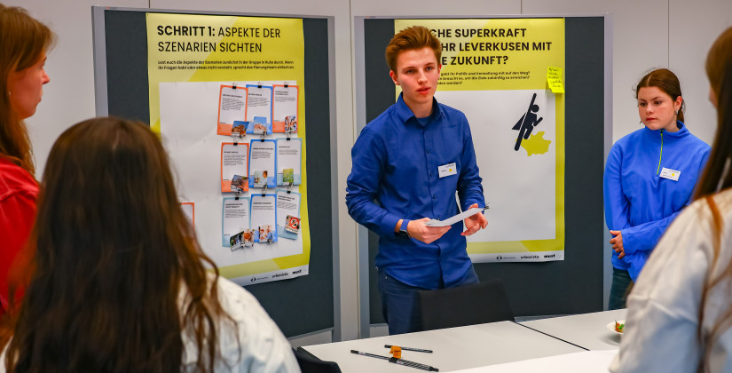 18 Jugendliche diskutieren über Stadtentwicklung in der BayArena