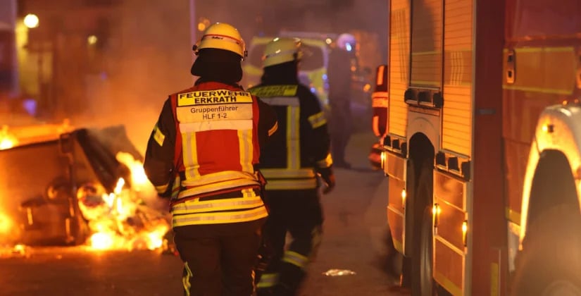 Silvester-B-llerei-Brennender-PKW-in-Hilden_-Einsatzkr-fte-in-Erkrath-beschossen-anzeiger24-de-News
