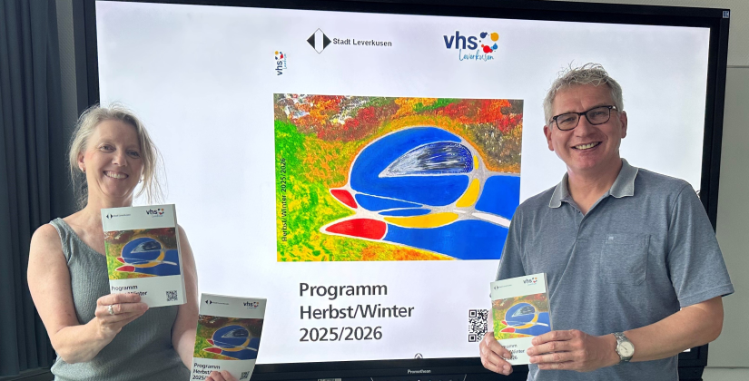 Neues Programmheft mit Friedenssymbol Neues Programmheft mit Friedenssymbol