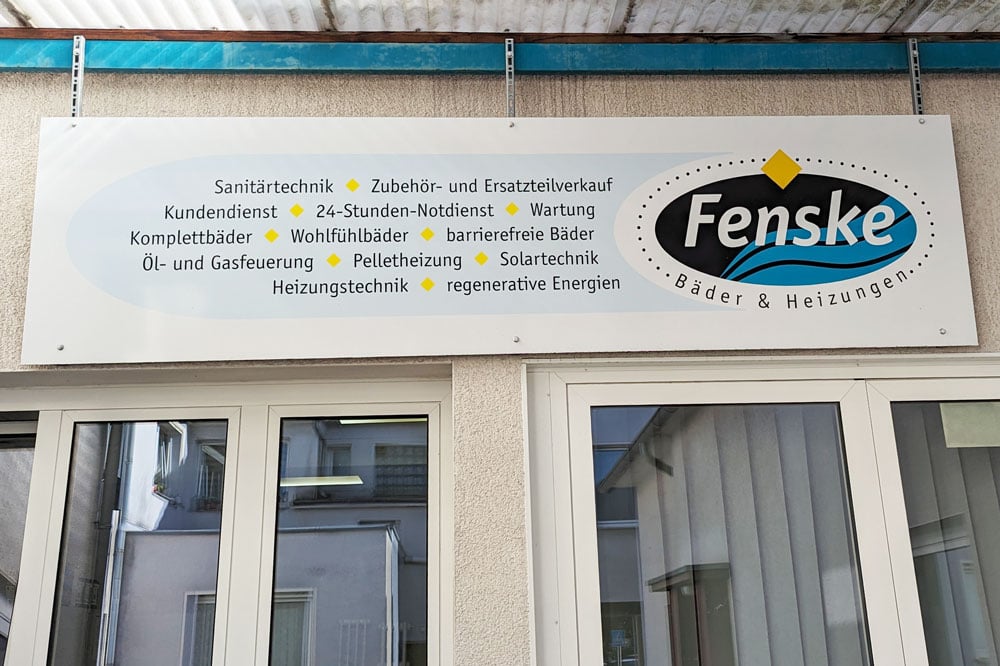 Fenske-Bad-Sanitaer-Hilden-FirmenSchildZqdMZWwp2m0Nu