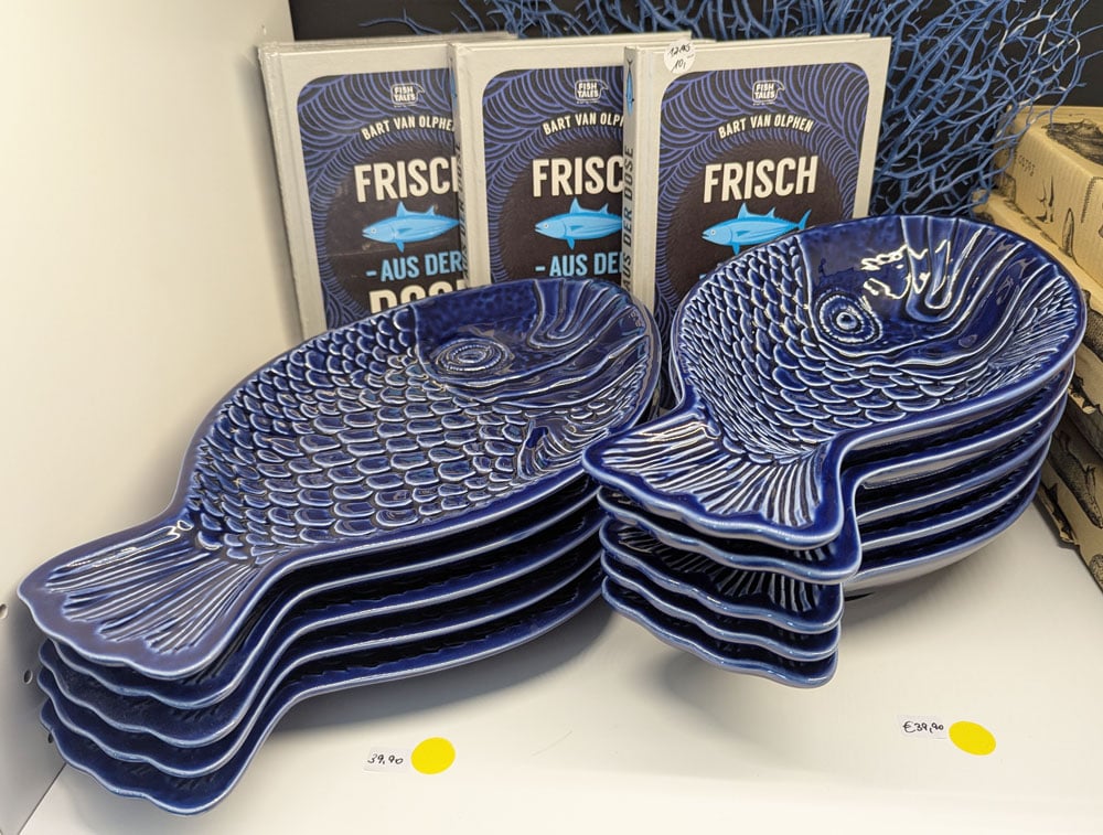Dependance-Sommer-Schlussverkauf-2025-Fische-aufrecht
