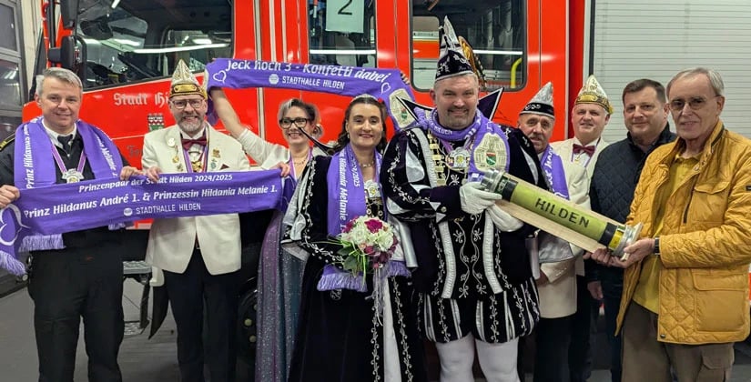 Mit-Schlauch-und-Schal-Prinzenpaar-sammelt-f-r-die-Freiwillige-Feuerwehr-anzeiger24-de-News
