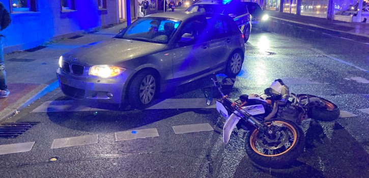 Motorradfahrer musste wegen Rettungswagen plötzlich bremsen