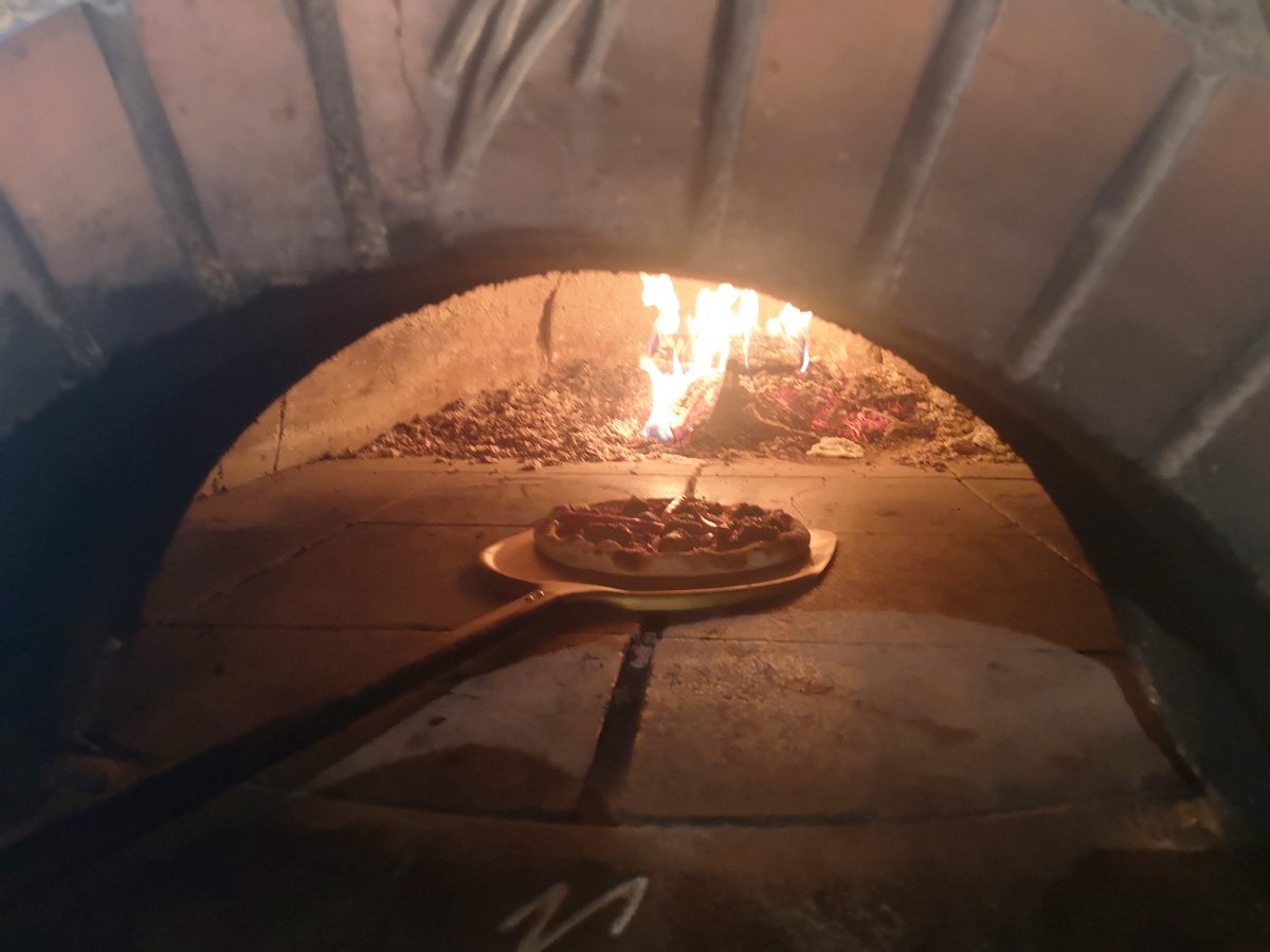 Restaurant-12-Apostel-Hilden-Holzofen-Pizza