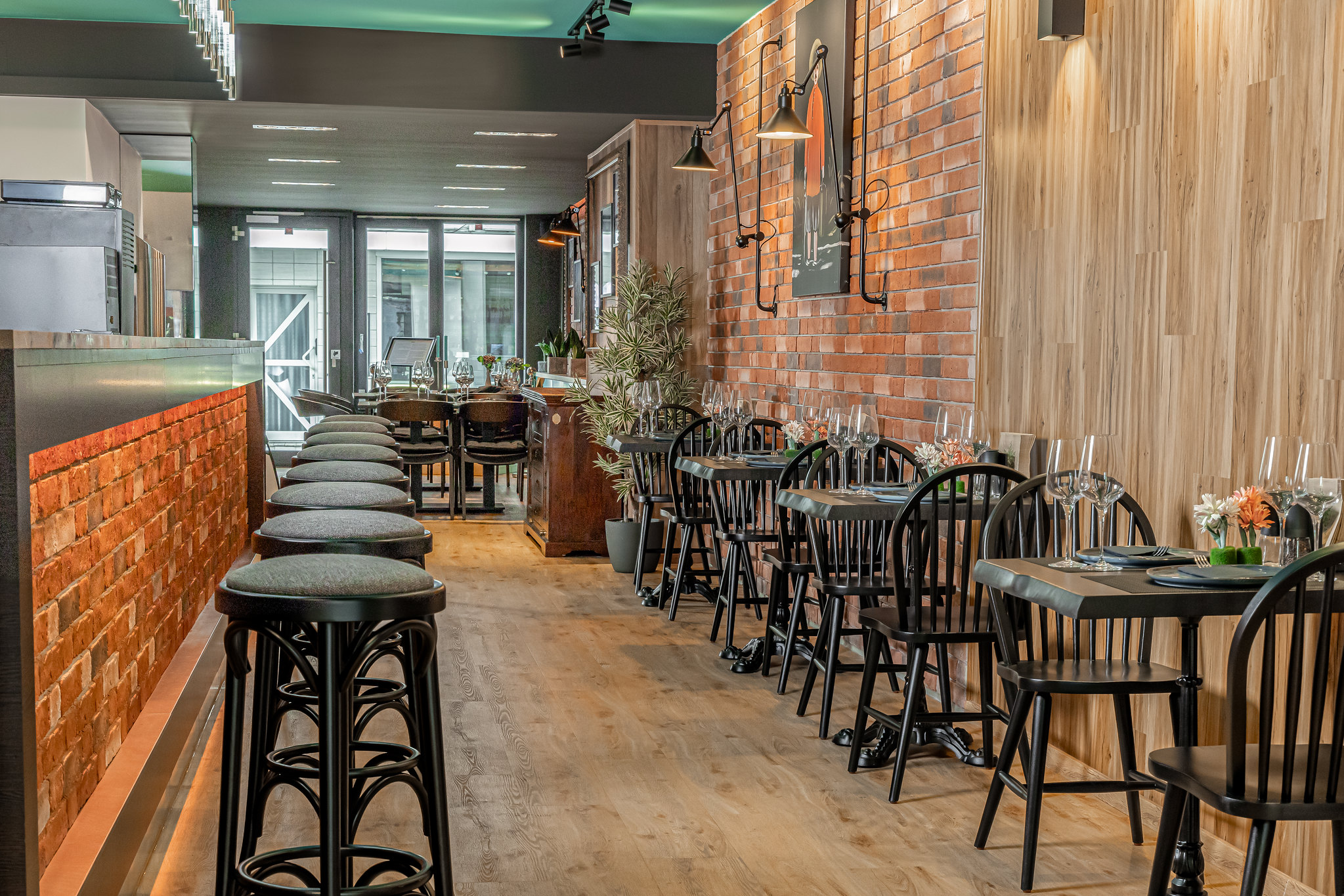 badagi-restaurant-koeln-haupstrasse47-theke-innenansicht