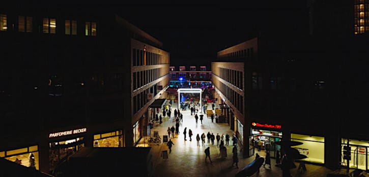 Demontage des Klang- und Lichtkubus im Boulevard Demontage des Klang- und Lichtkubus im Boulevard