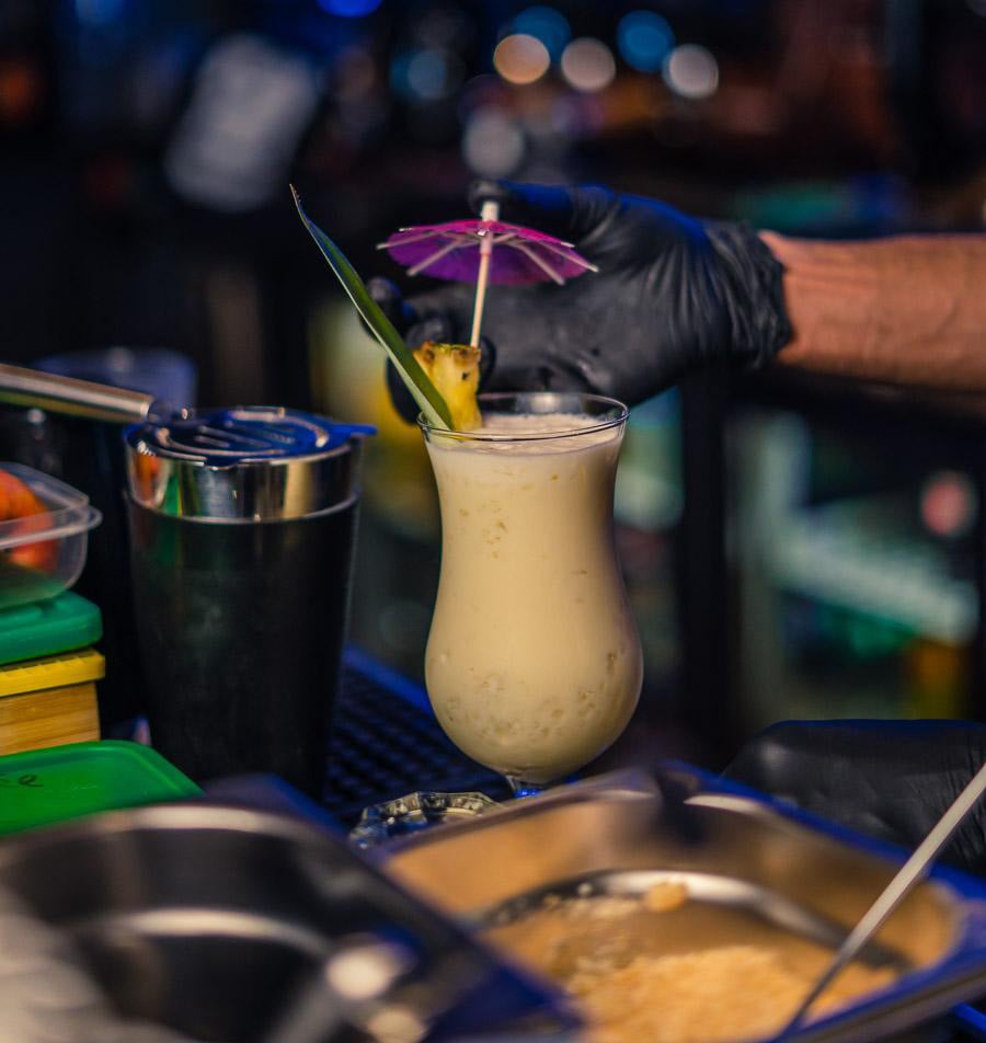 Blue-Monkeys-Hilden-Cocktail-Sonnenschirm