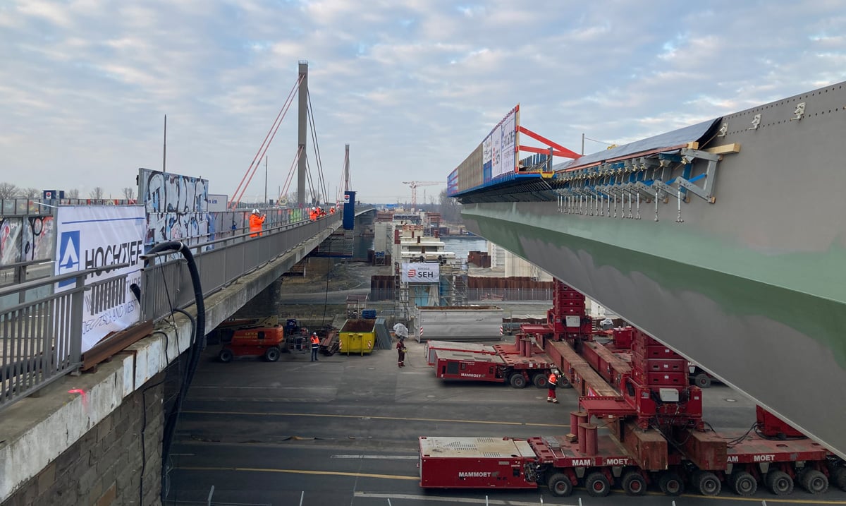 Leverkusener-Bruecke-Stahlteile-montiert-2