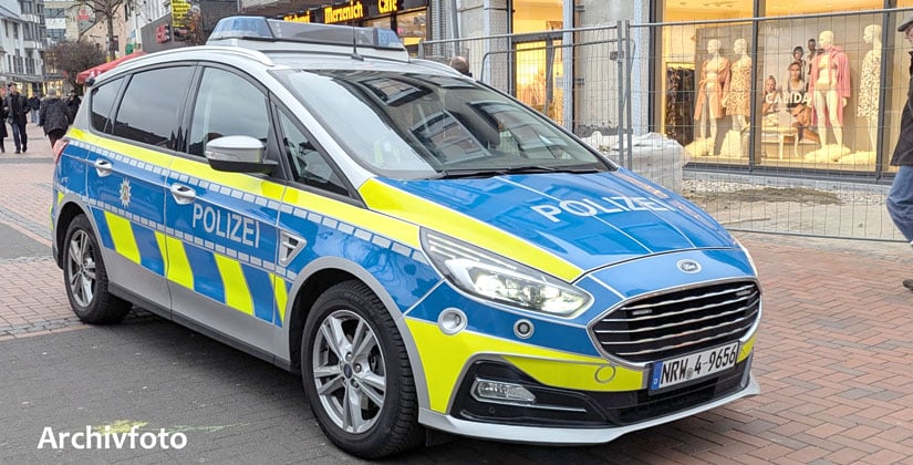 Tatverdächtige flüchten in schwarzem Mercedes
