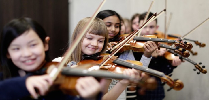 Orchesterklassen spielen auf der MS Rheinfantasie