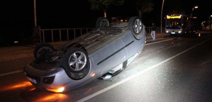 Warum kam der Wagen von der Fahrbahn ab?