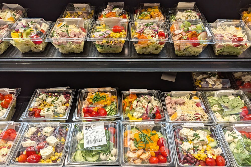 EDEKA-Kuhland-Hilden-Supermarkt-Salat-eingepackt