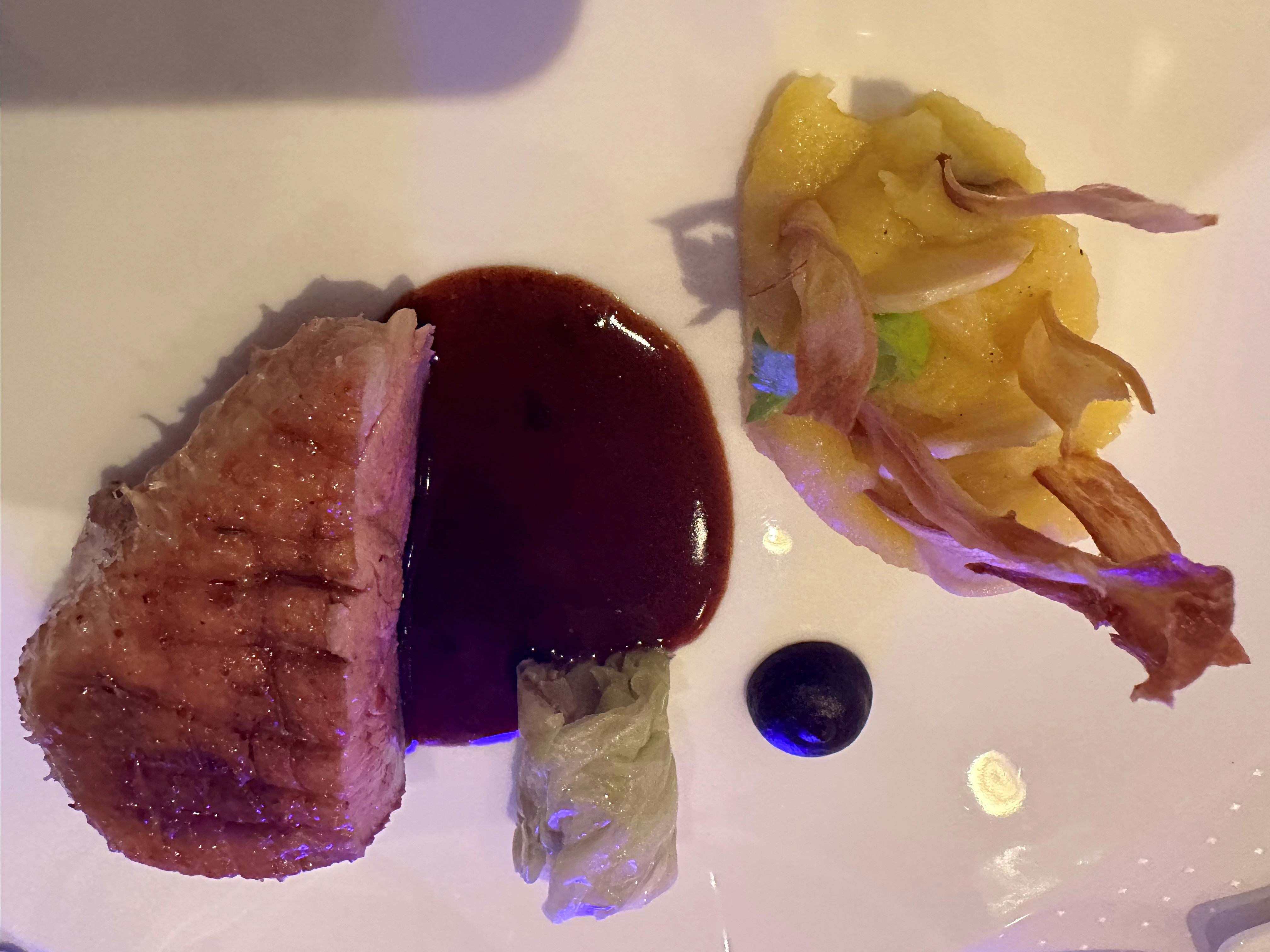 Das-Auge-isst-mit-In-den-TOP-Restaurants-wird-h-ufig-besonders-stilvoll-serviert