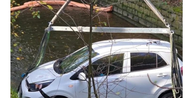 Feuerwehr-fischt-PKW-aus-der-Itter-anzeiger24-de-News