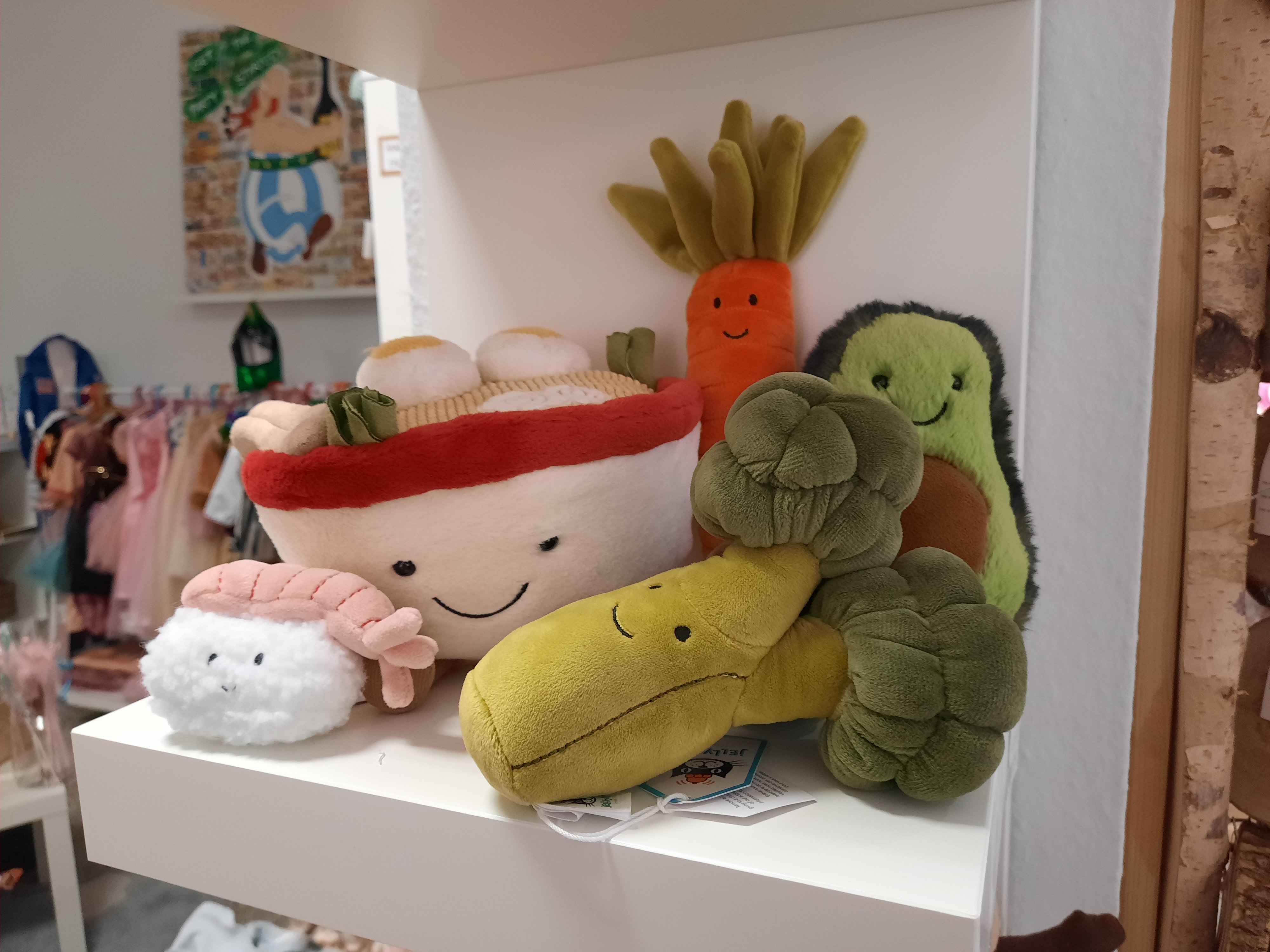 Gem-se-zum-Kuscheln-Brokkoli-Avokado-Karotte-Sushi-und-Ramen