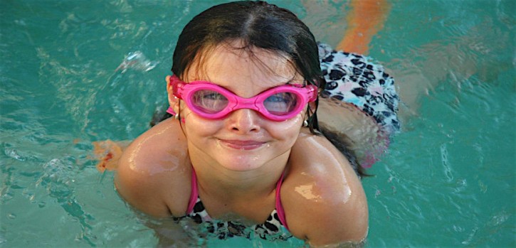 Schwimmassistenten unterstützen Grundschulen Schwimmassistenten unterstützen Grundschulen
