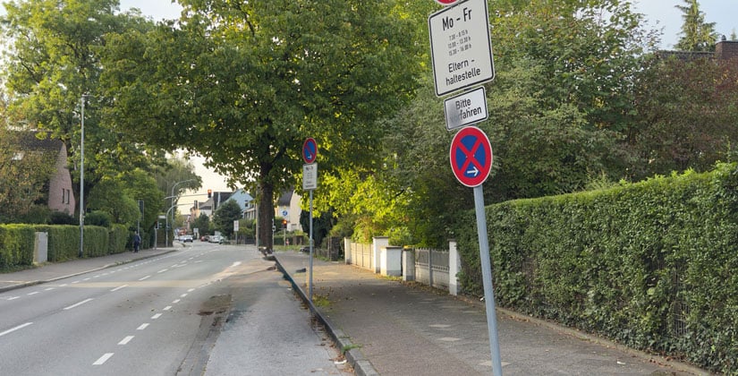 „Bye Bye Elterntaxi“ startet am Montag wieder – Hilden hat zwei offizielle Elternhaltestellen, Monheim bietet sie inzwischen für alle Grundschulen