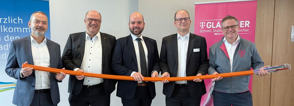Glasfaser-Ausbau-Hilden-Kooperationsvertrag-Gruppenbild