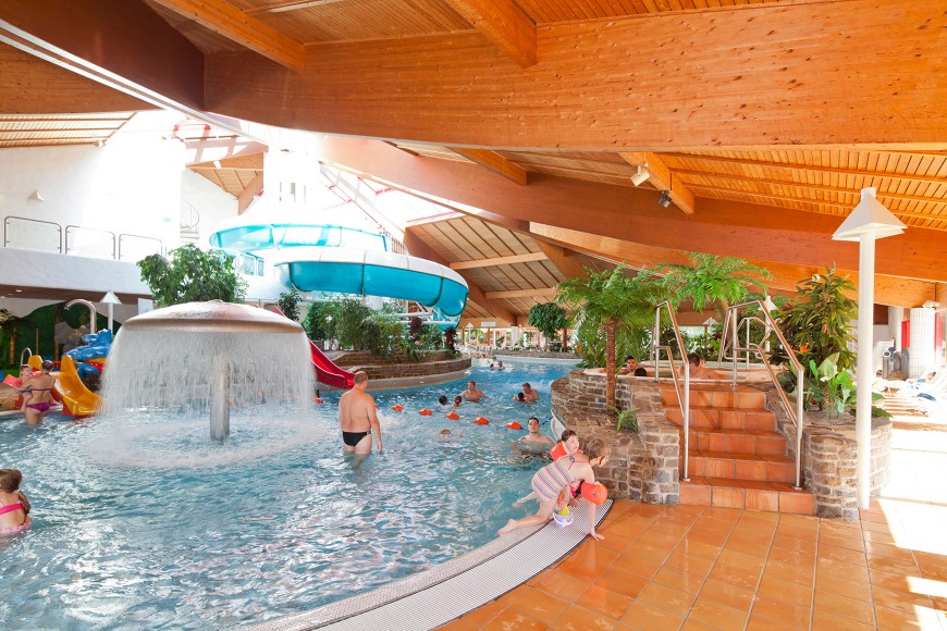 Hilden Hildorado Schwimmbecken mit Rutsche Hilden Hildorado Schwimmbecken mit Rutsche