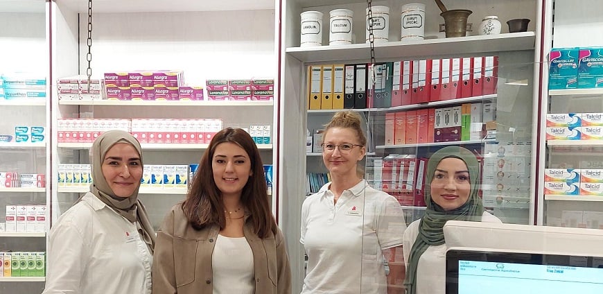 Germania-Apotheke-Leverkusen-Merve-Kaya-und-Ihre-Mitarbeiterinnen
