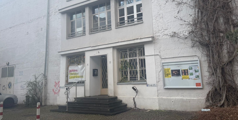 Yasmin Münter gastiert mit „EPITAPH“ im Jungen Theater Leverkusen