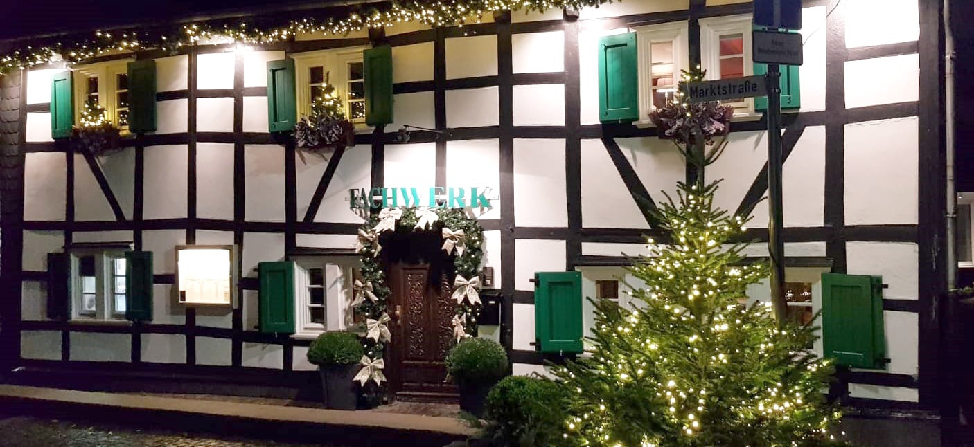 Weihnachtshaus-Hilden-Fachwerk-KautziE7UdxVCdeQ9w2