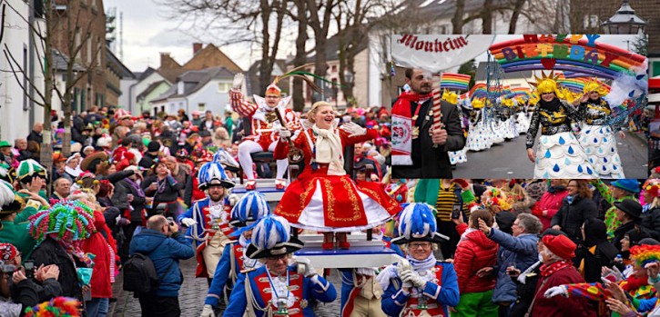 Vom Sturm aufs Rathaus bis zum Rosenmontagszug