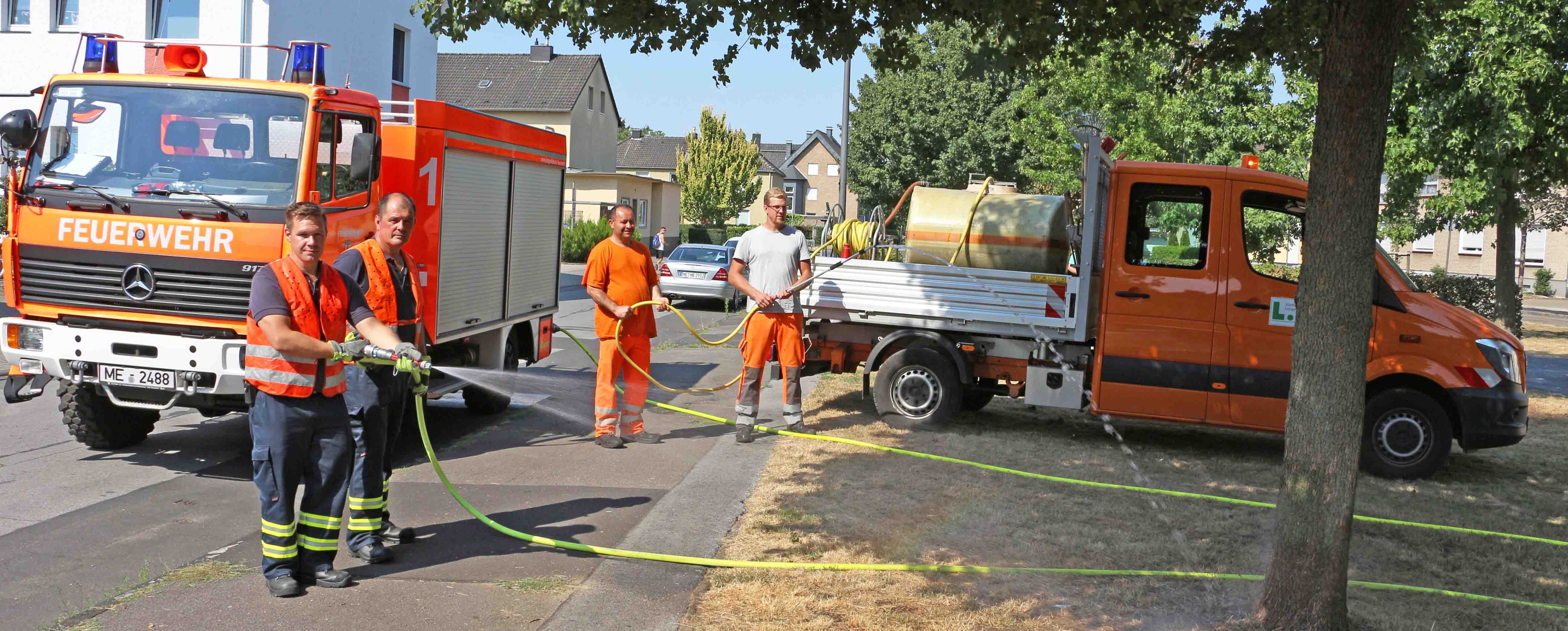Tanklöschfahrzeug hilft bei Gießen - Aufruf an die Bevölkerung Tanklöschfahrzeug hilft bei Gießen - Aufruf an die Bevölkerung