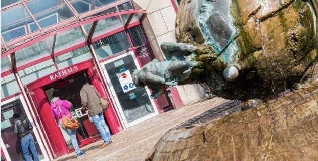 B-rger-vor-dem-Rathaus-zwischen-Ratlosigkeit-und-Fassungslosigkeit-anzeiger24-de-News