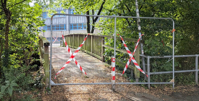 Wichtiger Übergang an der Stadthalle derzeit unpassierbar – Sanierung läuft 