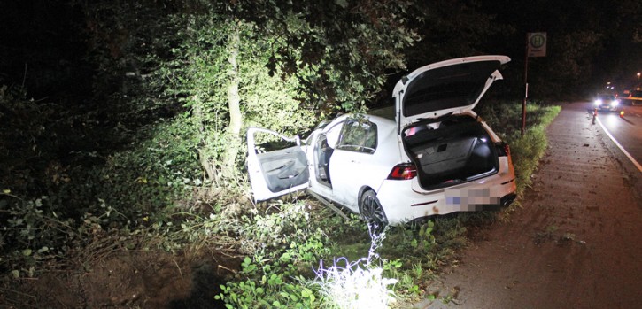 30.000 Euro Schaden an zwei Autos – Verursacher nicht angeschnallt und schwer verletzt
