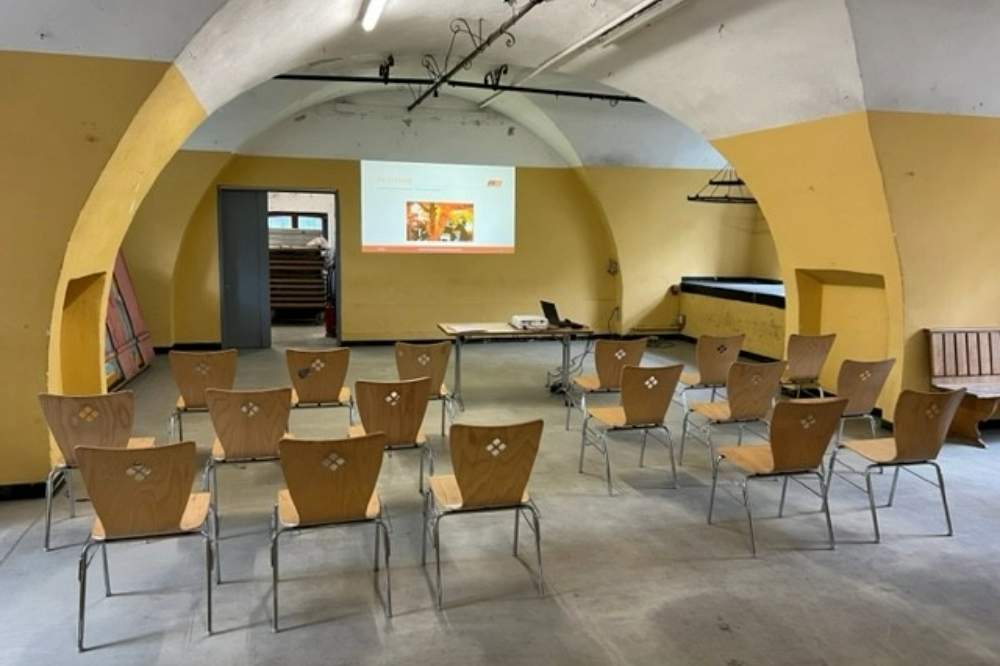 Seminarraum-bei-Arbeitssicherheit-Strauch-in-LeverkusenMEXdN7ELYF5Wc