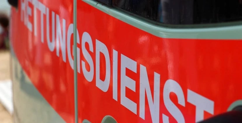 Drei Autos kollidieren, mehrere Verletzte