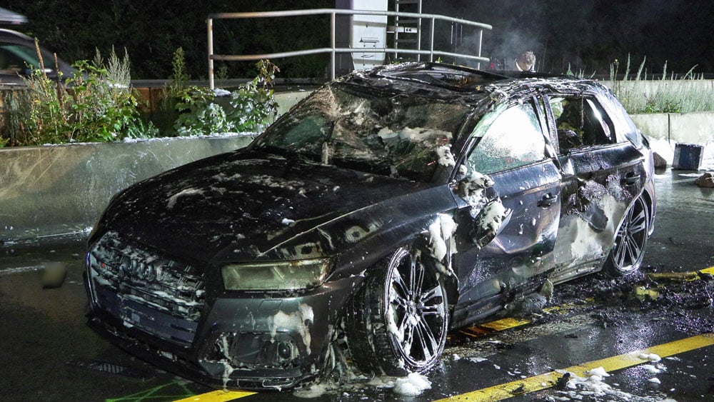 Unfall_A3_Langenfeld-brennendes-Fahrzeug-Wrack