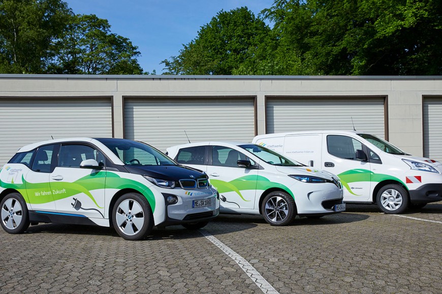 ...und Elektrofahrzeuge mit Ökostrom sorgen für saubere Mobilität ...und Elektrofahrzeuge mit Ökostrom sorgen für saubere Mobilität