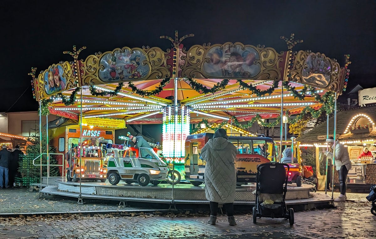 Winterdorf-Hilden-Stadtmarketing-Karussell-Alter-Markt