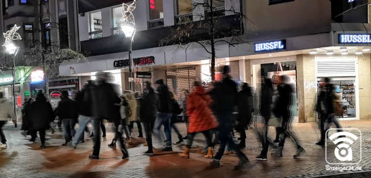 Was planen die "Omas gegen Rechts" und "Spaziergänger" in den nächsten Wochen?
