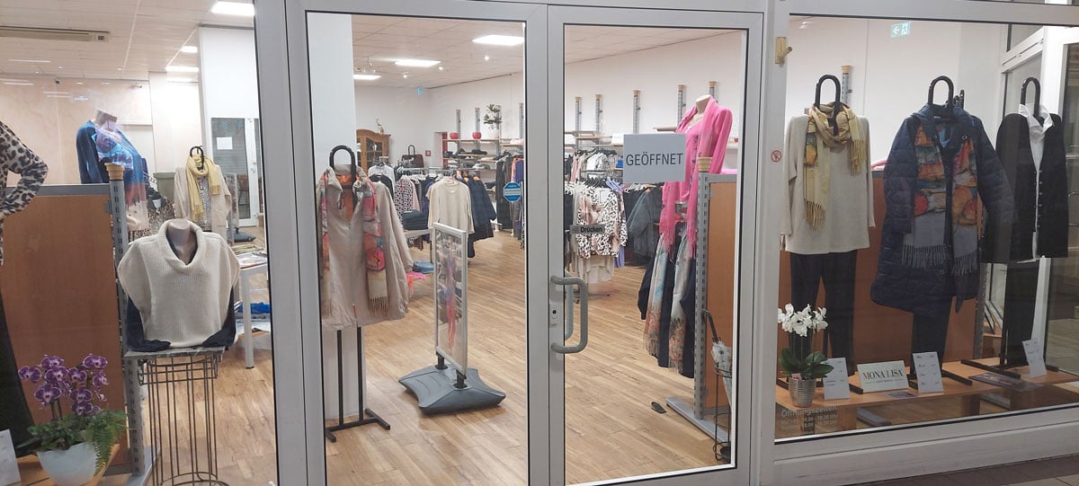 Weber-Mode-Hilden-Boutique-Schaufenster-geoeffnet-quer